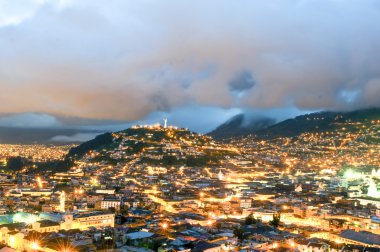 quito şehir gece
