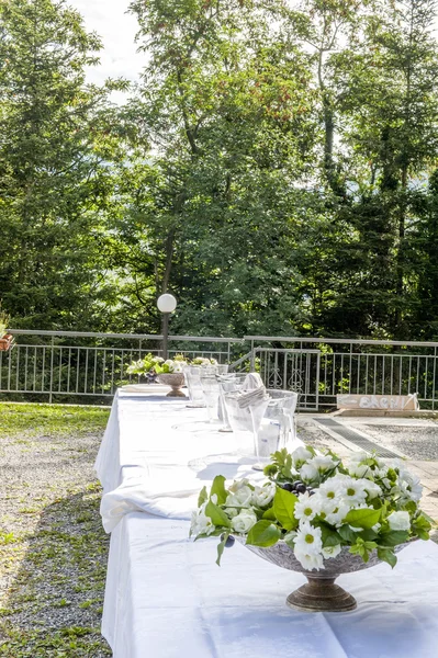 Svatební stůl v zámku — Stock fotografie