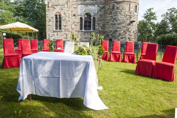 Outdoor wedding in the castle — Stock Photo, Image