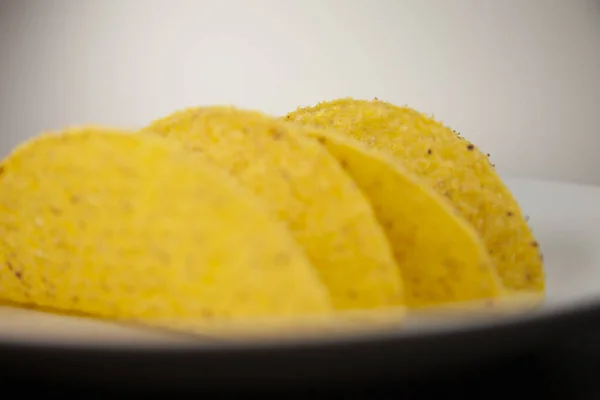 Conchas Taco Duro Vazias Uma Placa Branca — Fotografia de Stock