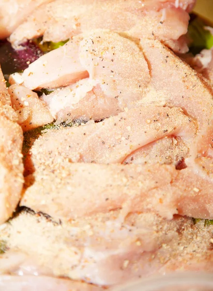 Raw Chicken Strips Topped Lemon Pepper Seasoning — Stock Photo, Image