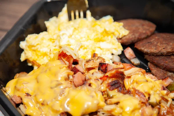 Eier Frühstückswurst Und Kitschige Hasch Bräune Schwarzen Take Out Container — Stockfoto