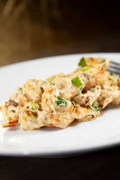 Camarones Dulces Preparados Con Queso Crema Cebolla Verde Plato Blanco — Foto de Stock