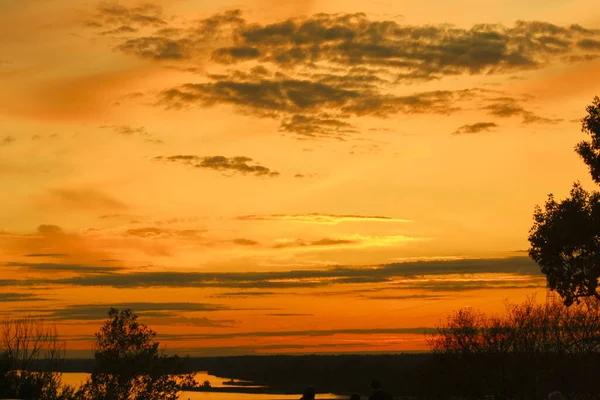 Закат Золотыми Розовыми Оттенками Небе — стоковое фото