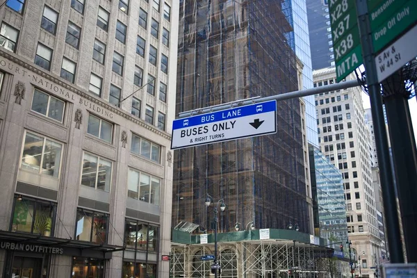 New York Usa May 2021 Overhead Sign Fifth Avenue Indicating — ストック写真