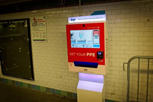 New York Usa May 2021 Vending Machine Nyc Subway Distributes — Stockfoto