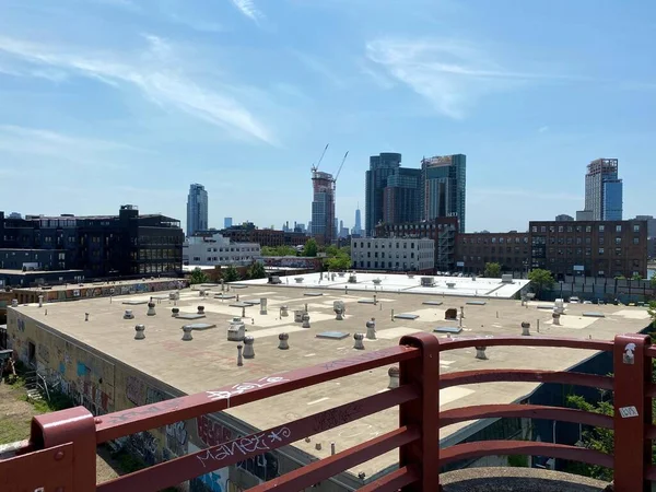 Brooklyn Usa Juli 2021 Auspuffventilatoren Auf Dem Fabrikdach Greenpoint Vom — Stockfoto