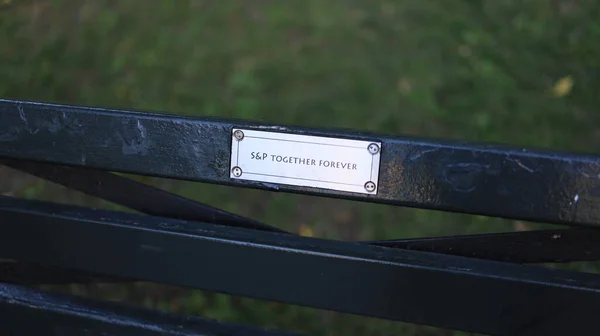 New York Usa July 2021 Metal Tag Central Park Bench — Stock Photo, Image