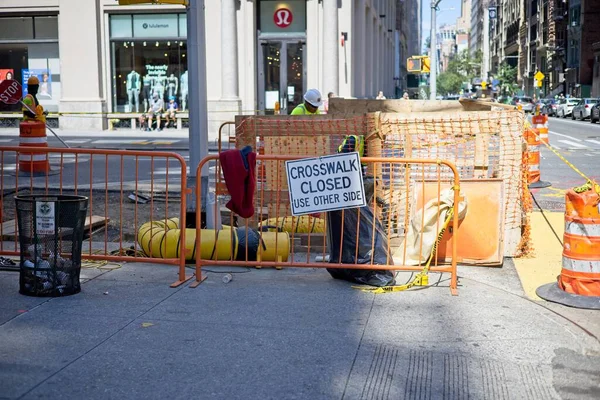 New York Usa Aug 2021 Crosswalk Closed Sign 5Th Avenue — Stock Photo, Image