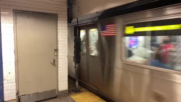 Metro en la estación Union Square de Nueva York — Vídeos de Stock