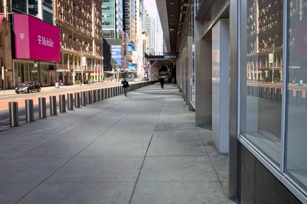 New York Usa Aug 2021 Bollards Sidewalk 42Nd Prevent Vehicles — Stock Photo, Image