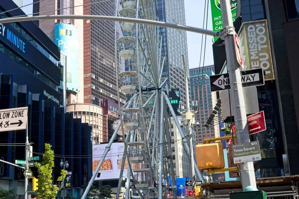 New York Usa Aug 2021 Ferris Wheel Times Square Skyscrapers — Stock Photo, Image