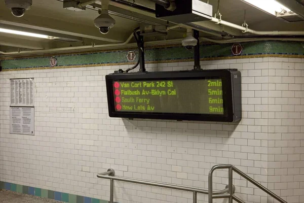 Nova Iorque Eua Setembro 2021 Sinal Eletrônico Entrada Metrô Indicando — Fotografia de Stock