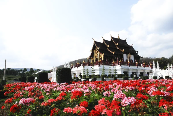 Royal Pavilion i Royal Rajapruek Park i chiangmai thailand — Stockfoto