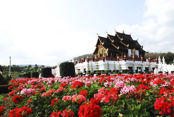 Royal Pavilion i Royal Rajapruek Park i chiangmai thailand — Stockfoto