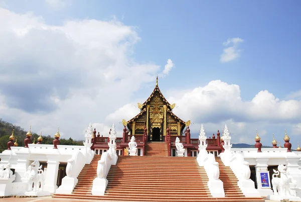 Royal Pavilion i Royal Rajapruek Park i chiangmai thailand — Stockfoto