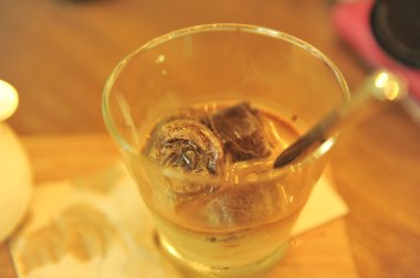 ahşap arka planda şeker