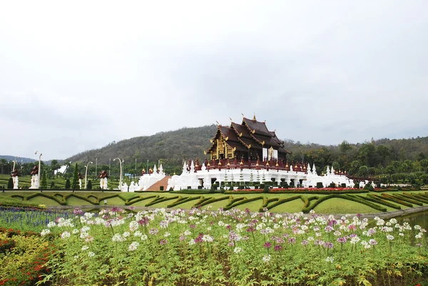 Royal Pavilion i Royal Rajapruek Park i chiangmai thailand — Stockfoto