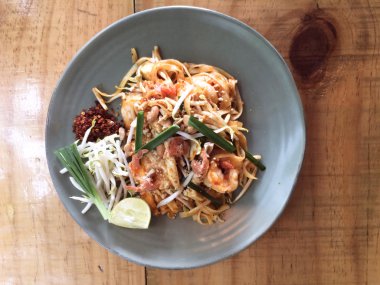 Pad Thai yeşil tabak