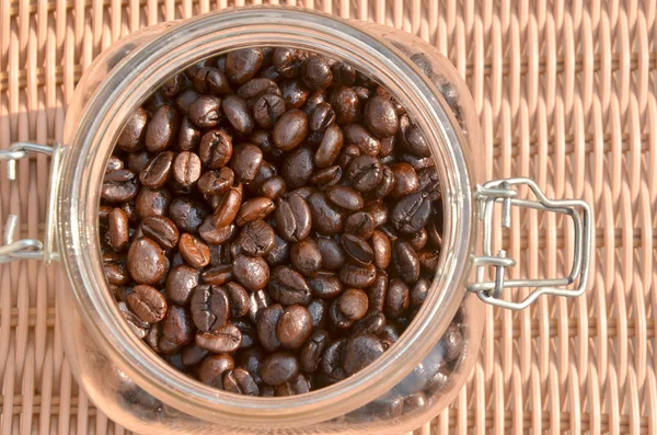 Koffie bonen in de fles — Stockfoto