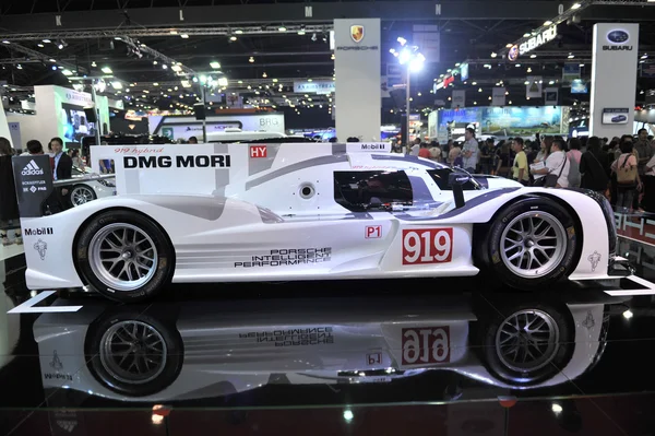 BANGKOK-MARZO 29 porsche 919 híbrido en el 36º Salón Internacional del Automóvil de Bangkok 2015 en marzo 29, 2015 en Bangkok, Tailandia — Foto de Stock