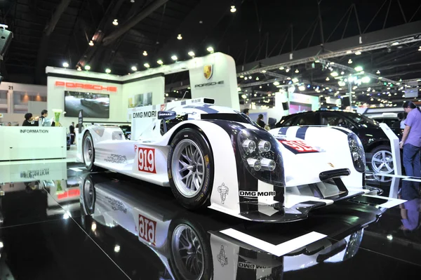 BANGKOK-MARZO 29 porsche 919 híbrido en el 36º Salón Internacional del Automóvil de Bangkok 2015 en marzo 29, 2015 en Bangkok, Tailandia — Foto de Stock