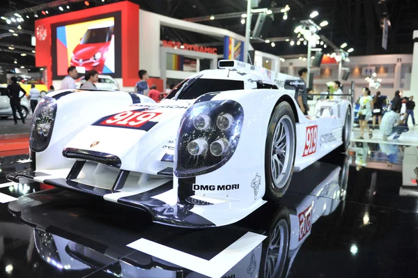 BANGKOK-MARZO 29 porsche 919 híbrido en el 36º Salón Internacional del Automóvil de Bangkok 2015 en marzo 29, 2015 en Bangkok, Tailandia — Foto de Stock