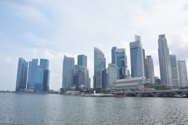 Marina Bay Singapur içinde gökdelenler Singapur görünümü. Singapur dünyanın dördüncü önde gelen finans merkezidir.