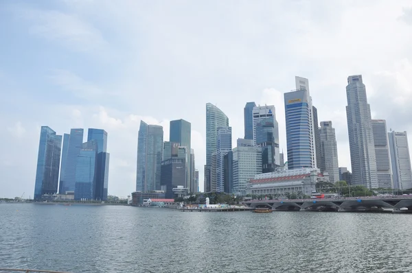 Singapur widok wieżowców w Marina Bay w Singapurze. Singapur jest czwartym na świecie wiodącego centrum finansowego. — Zdjęcie stockowe