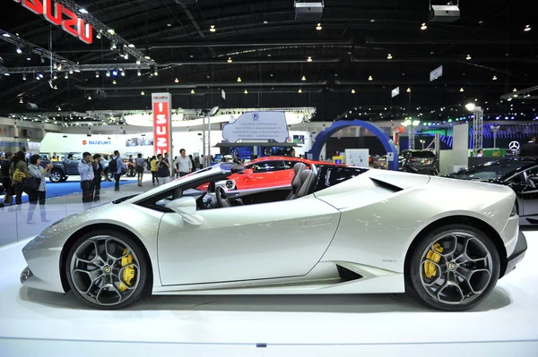 BANGKOK-DÉCEMBRE 1 Voiture Lamborghini à la 32e exposition automobile 2015 le 1er décembre 2015 à Bangkok, Thaïlande — Photo