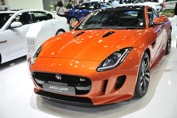 BANGKOK-DICIEMBRE 1 JAGUAR coche en La 32ª Motor expo 2015 el 1 de diciembre de 2015 en Bangkok, Tailandia — Foto de Stock