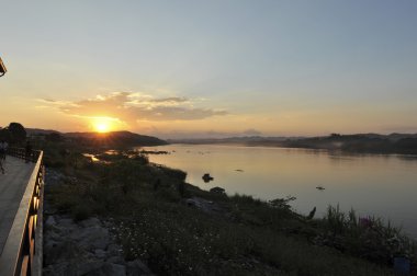 chaingkhan Eyaleti'nde loie kuzeydoğu Tayland gün batımında