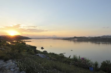 chaingkhan Eyaleti'nde loie kuzeydoğu Tayland gün batımında