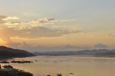 chaingkhan Eyaleti'nde loie kuzeydoğu Tayland gün batımında