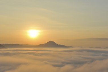chaingkhan Eyaleti'nde loie kuzeydoğu Tayland güneş doğarken