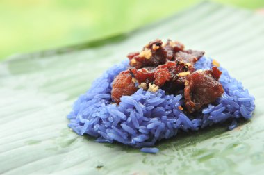 Domuz kızarmış pilav bezelye