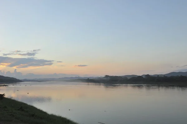 Pôr-do-sol em chaingkhan, na província de Loie, a nordeste, na Tailândia — Fotografia de Stock