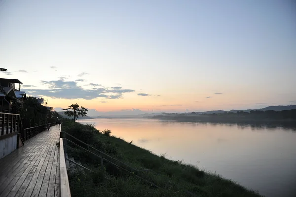 Zonsondergang in chaingkhan in loie provincie ten noordoosten in thailand — Stockfoto