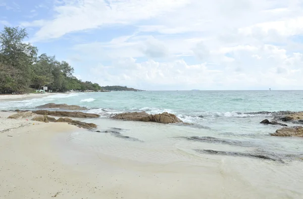 Вид на море ao-phai kohsamed районг Таиланд — стоковое фото