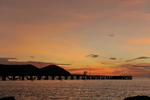 Matahari terbenam di pantai — Stok Foto