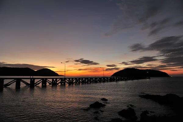 Matahari terbenam di pantai — Stok Foto