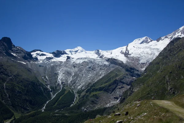 Gletsjer Saas Fee Gezien Vanaf Een Heuvel — Stockfoto