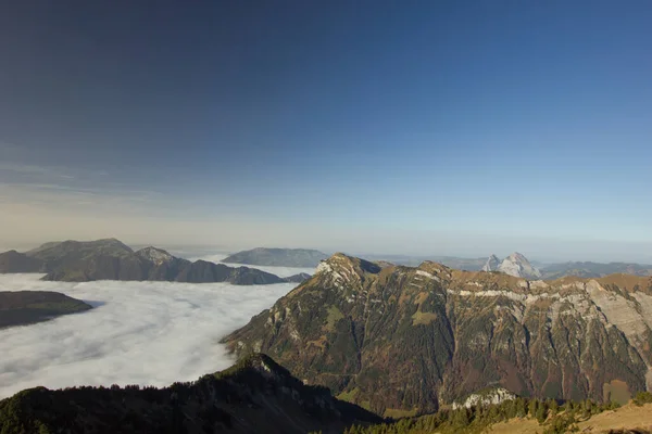 Niebla Sobre Las Montañas Del Centro Suiza — Foto de Stock