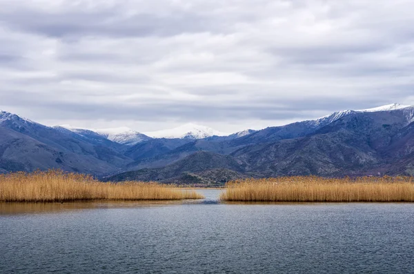 Stunning view to Prespes lakes and the surrounding scenery, Florina, Greece — Stock Photo, Image