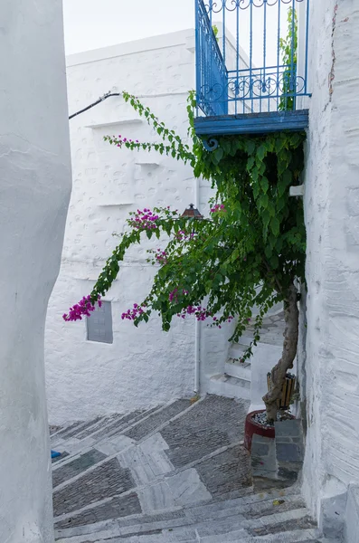 Straat in Ermoupolis, Syros eiland, Cycladen, Griekenland — Stockfoto