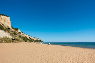 20 Ağustos 2020 - Korfu, Yunanistan - Korfu 'nun güneybatısındaki Gardenos sahilinde deniz manzarası