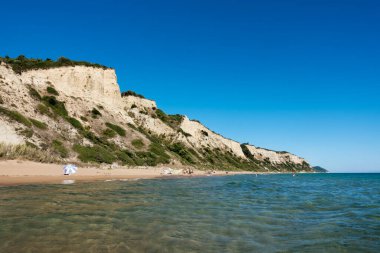 20 Ağustos 2020 - Korfu, Yunanistan - Korfu 'nun güneybatısındaki Gardenos sahilinde deniz manzarası