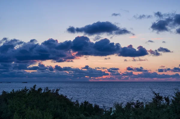 Dämmerung Farben über dem Meer in lefkada Insel, Griechenland — Stockfoto