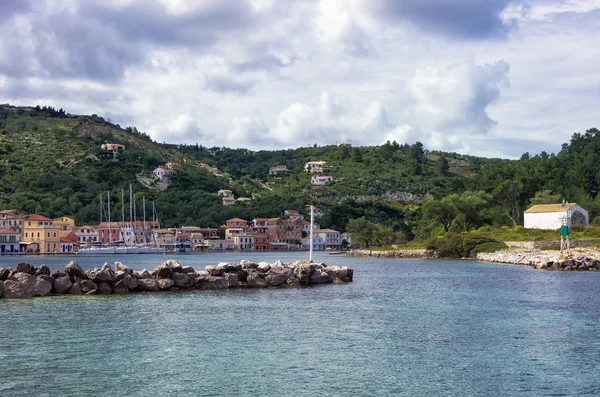 Деревня Гайос на острове Паксой, Греция, в пасмурный день — стоковое фото