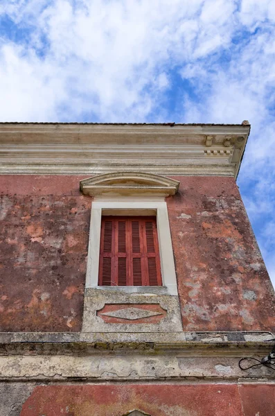 Arkitektoniska detaljer i en gammal byggnad i Gáïos village, Paxoi island, Grekland — Stockfoto